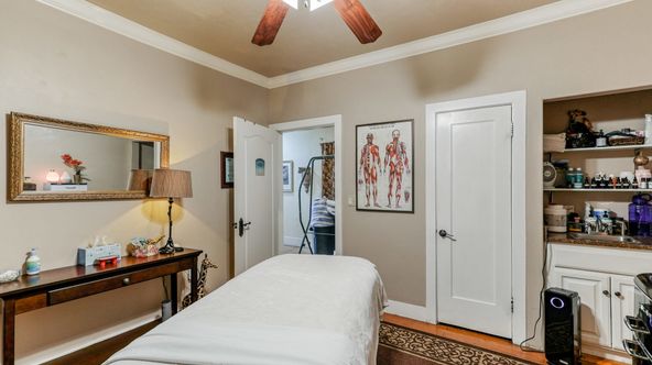 Standalone Commercial Cottage: 2437 Old Eureka Way, Redding, CA 96001